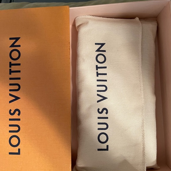 Louis Vuitton wallet - Picture 12 of 14